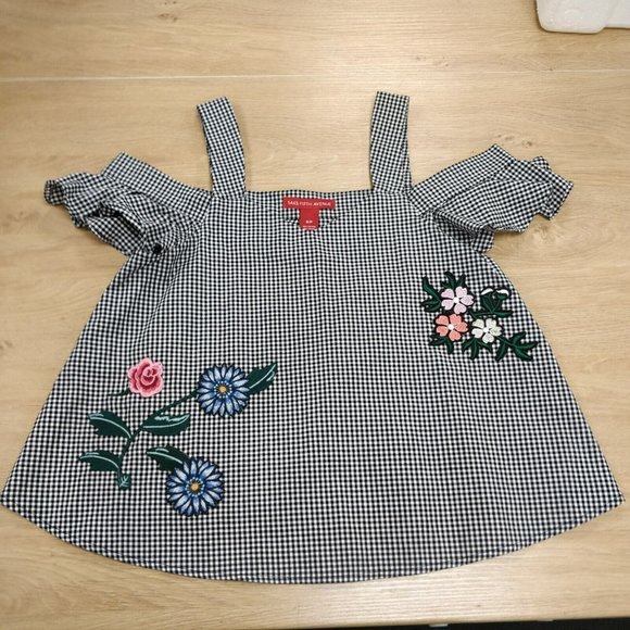 SAKS FIFTH AVENUE Cold Shoulder Top Gingham Check Floral Applique Black White S - Picture 2 of 8